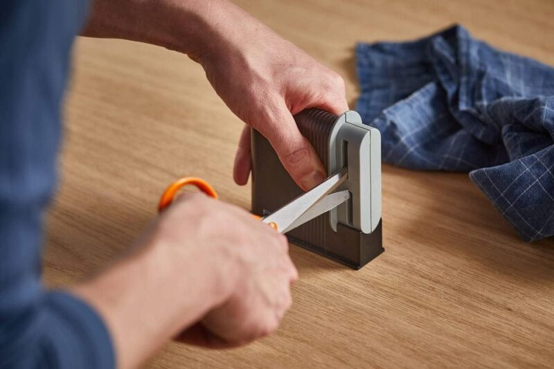 Fiskars Scissor Sharpener for Right-Handed Ceramic Grinding Heads Black/Grey
