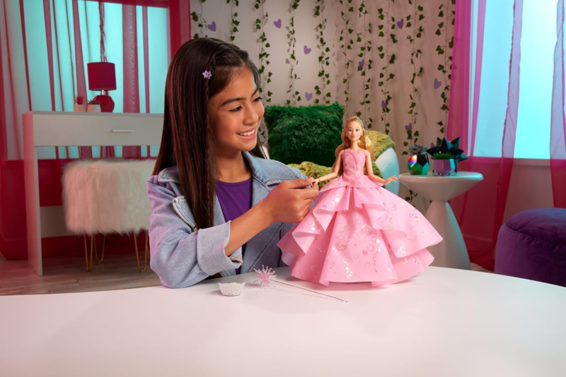 Mattel Universal Wicked Deluxe Glinda Fashion Doll & Accessories Including Crown & Scepter, Movie-Inspired Look with Posability : Ariana Grande: Toys & Games