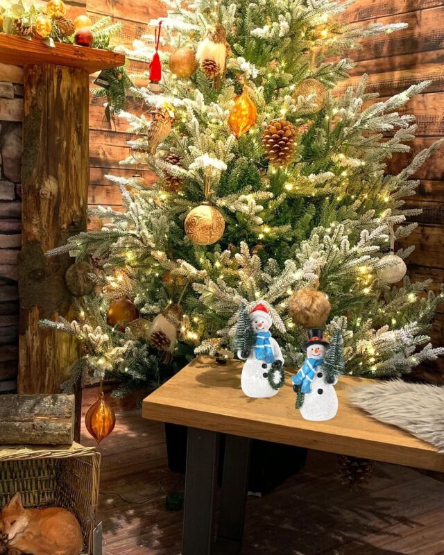 iStatue Resin Snowmen Figurines with Lighted Christmas Tree and Wreath 5'' - Set of 2 Battery Operated - Holiday Decorations Home Decor (Snowman) : Home & Kitchen